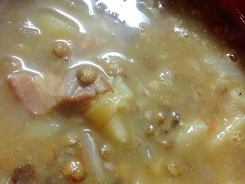 緑レンズ豆とベーコンのスープ